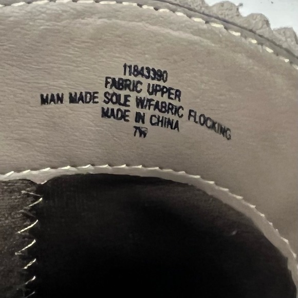 Torrid Ankle Booties Womens Size 7 Scalloped Trim Taupe Faux Suede Zip - Picture 10 of 12